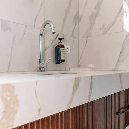 Kristianna アパート Dhërmi